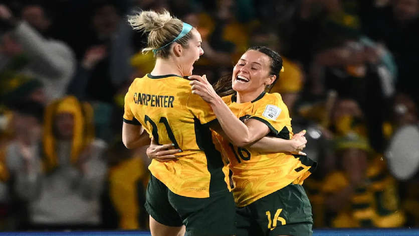 Australia reach World Cup quarter-finals as Kerr makes comeback