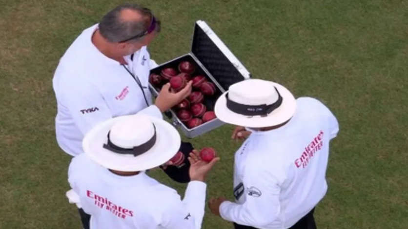 Dukes to Investigate the Controversial 'Ball-Change Incident' in 5th Ashes Test | ENG vs AUS