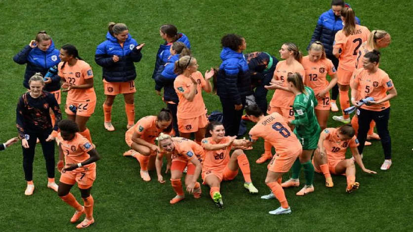 Women's World Cup: Netherlands storm into quarters