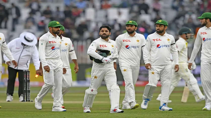 PAK Vs AUS : पाकिस्‍तान ने ऑस्ट्रेलिया को 318 पर रोका, बल्लेबाजी में भी दिखाया दम, जानें ताजा स्कोर